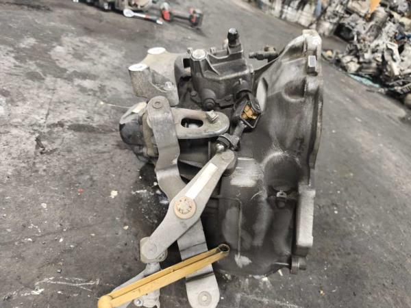 BOITE DE VITESSE MANUEL OPEL CORSA E 1.4 ESSENCE CODE MDG ( 5-VITESSE) - Vue 3